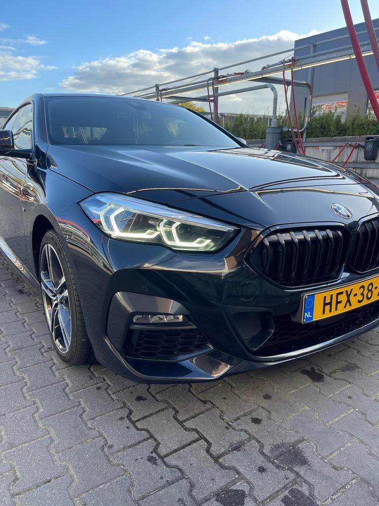 BMW 2-Serie Gran Coupé M-SPORT 218i 136pk Aut 2023 Zwart, Auto's, 136 pk, Zwart, 1350 kg, Zwart