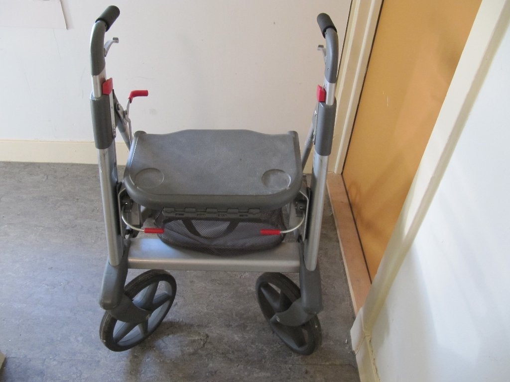 rollator merk active, Ophalen, Opvouwbaar, Gebruikt
