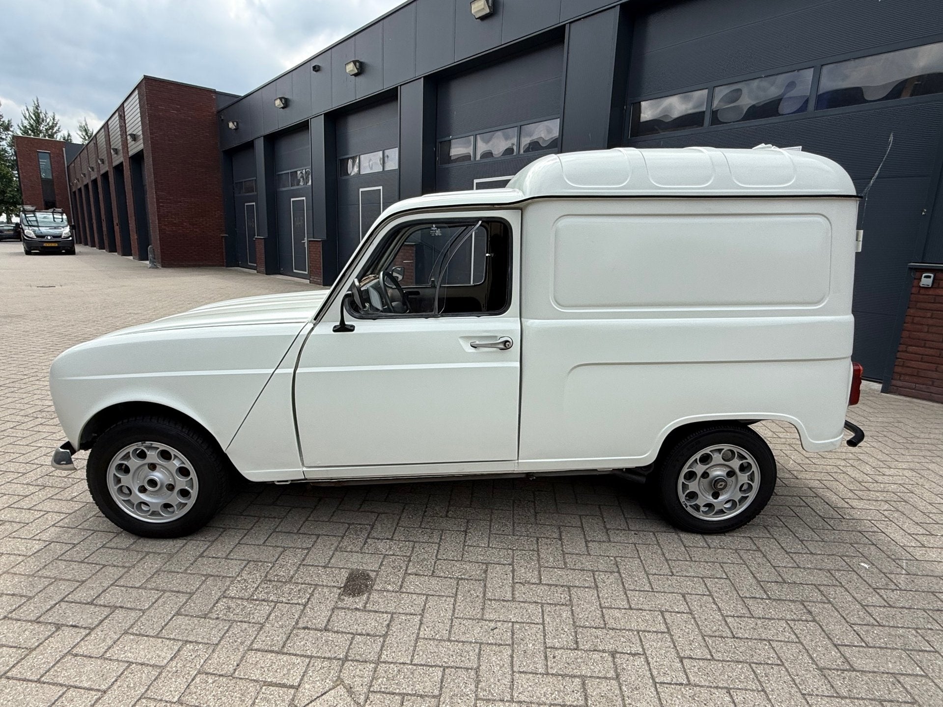 Renault R4