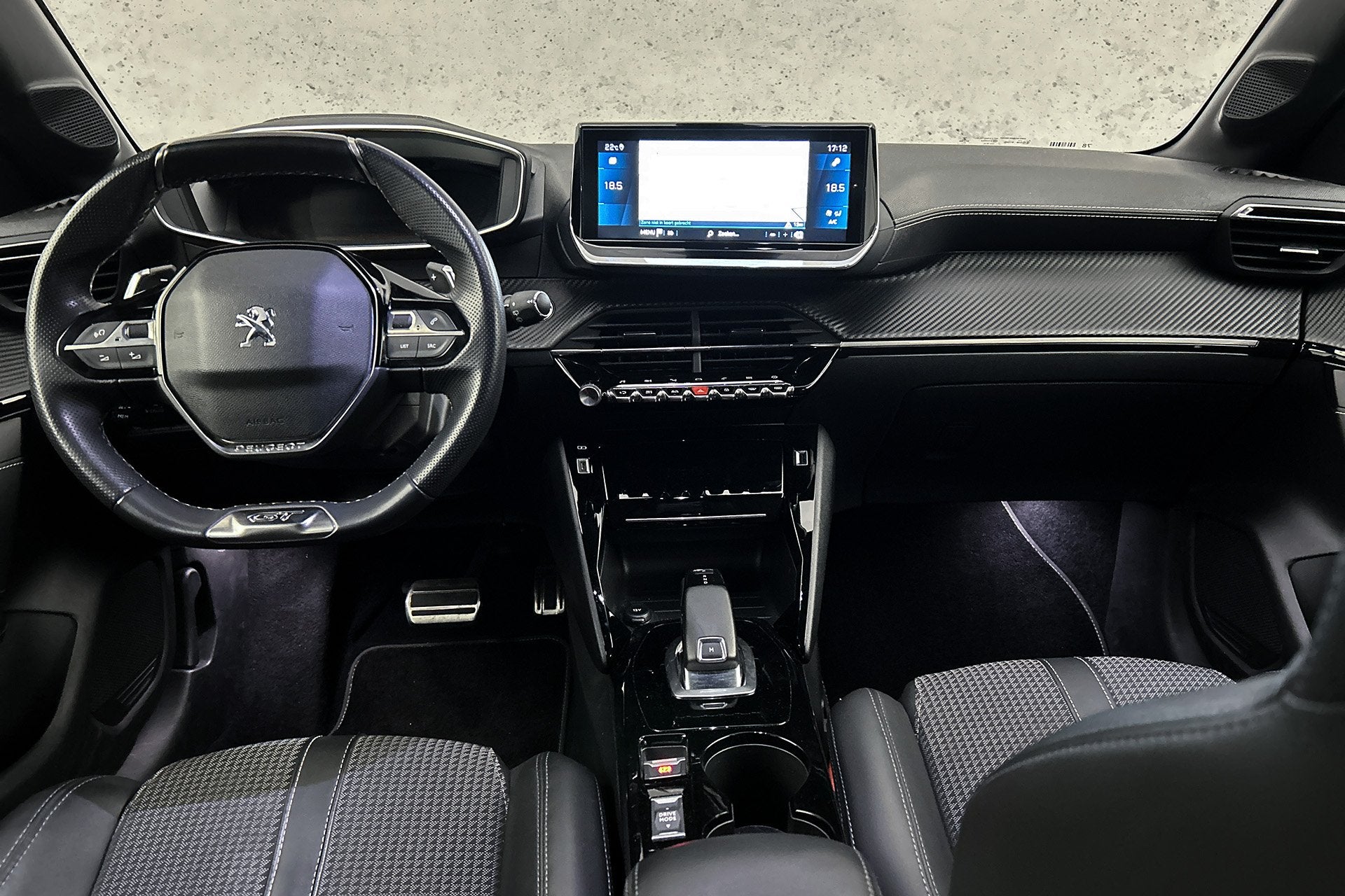 Peugeot 208 1.2 PureTech GT Pack | Camera | Half lederen bek, 101 pk, Gebruikt, Met garantie (alle), Leder en Stof