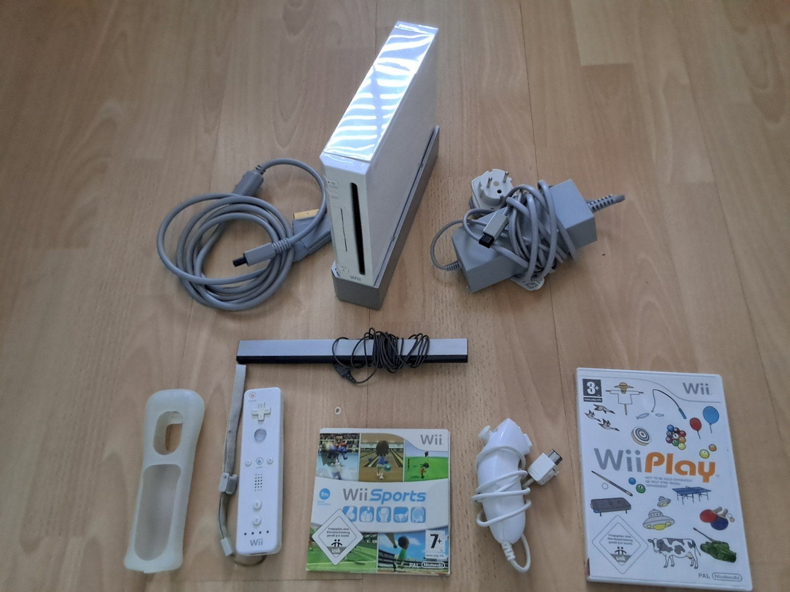 leuke beginners wii spelcomputer set met leuke spelletjes, Ophalen of Verzenden, Gebruikt, Met 2 controllers