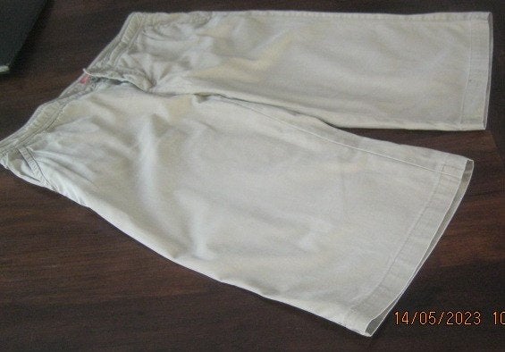 Driekwart kakibroek maat 40/42. Esprit, Maat 38/40 (M), Beige, Ophalen of Verzenden, Zo goed als nieuw