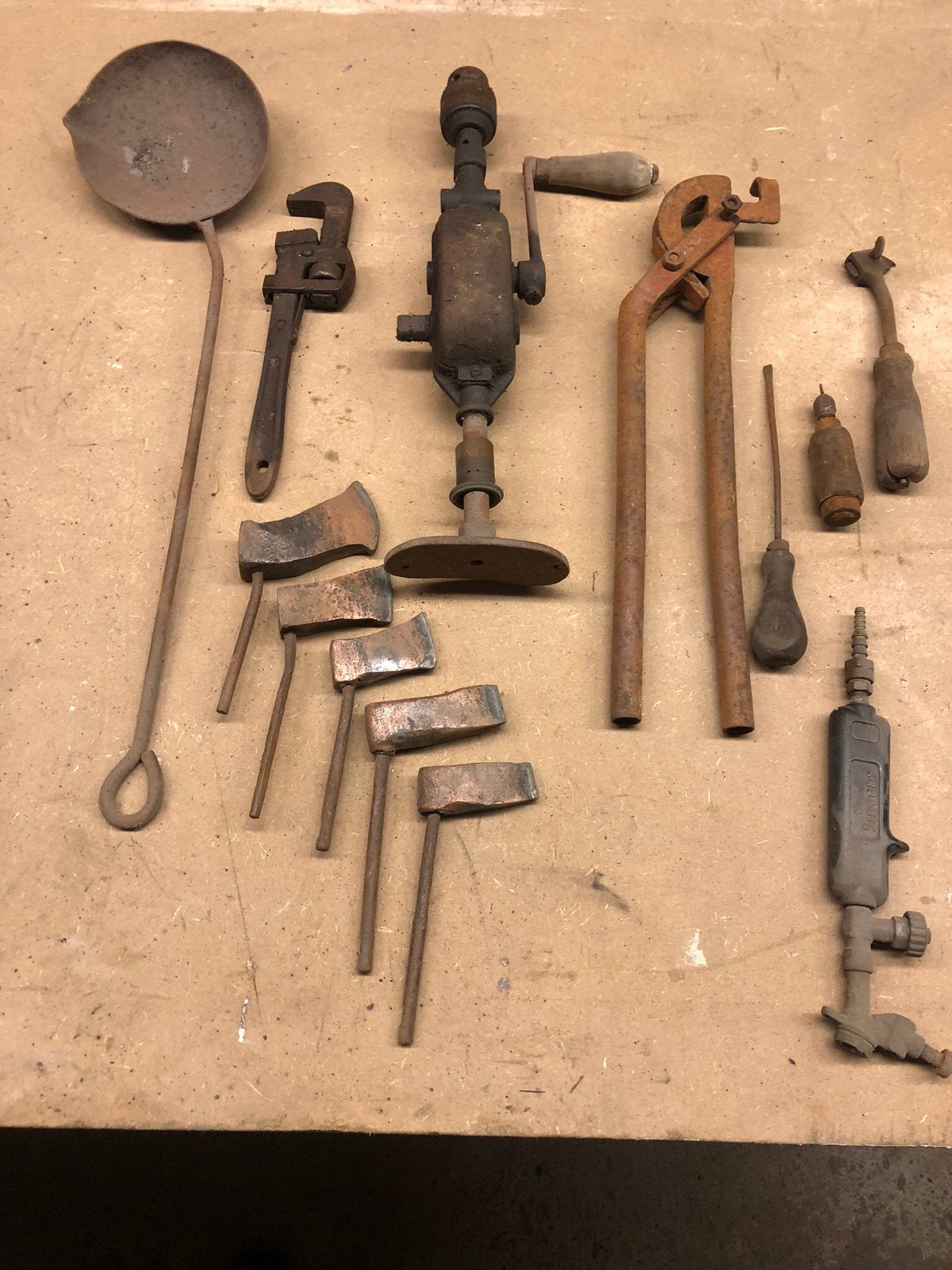 Loodgiers gereedschap, Ophalen