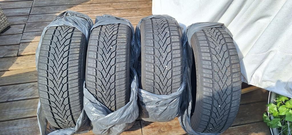 Winterbanden 205/55 R16 - Goede staat, 5mm profiel, Auto-onderdelen, Banden en Velgen, Ophalen, Gebruikt, 16 inch, Band(en)