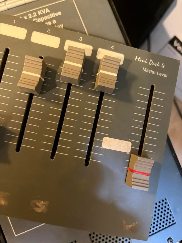 LIGHTEC SP4 4-kanaals Studio Power Pack, Muziek en Instrumenten, Mengpanelen, Gebruikt, Minder dan 5 kanalen, Ophalen of Verzenden
