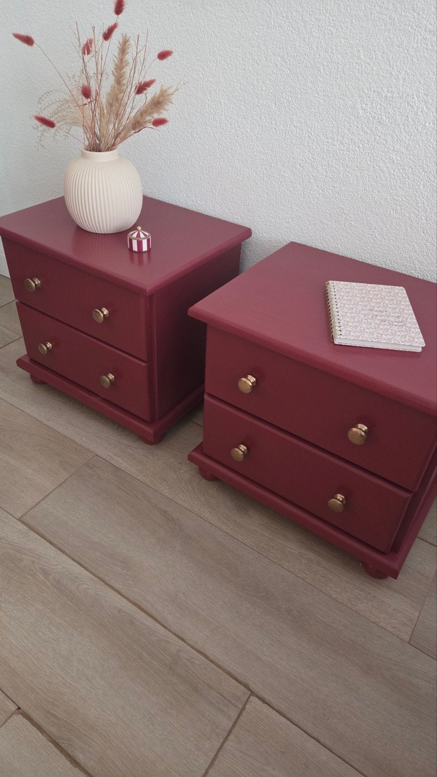set nachtkastjes ,burgundy., Huis en Inrichting, Ophalen, Minder dan 45 cm