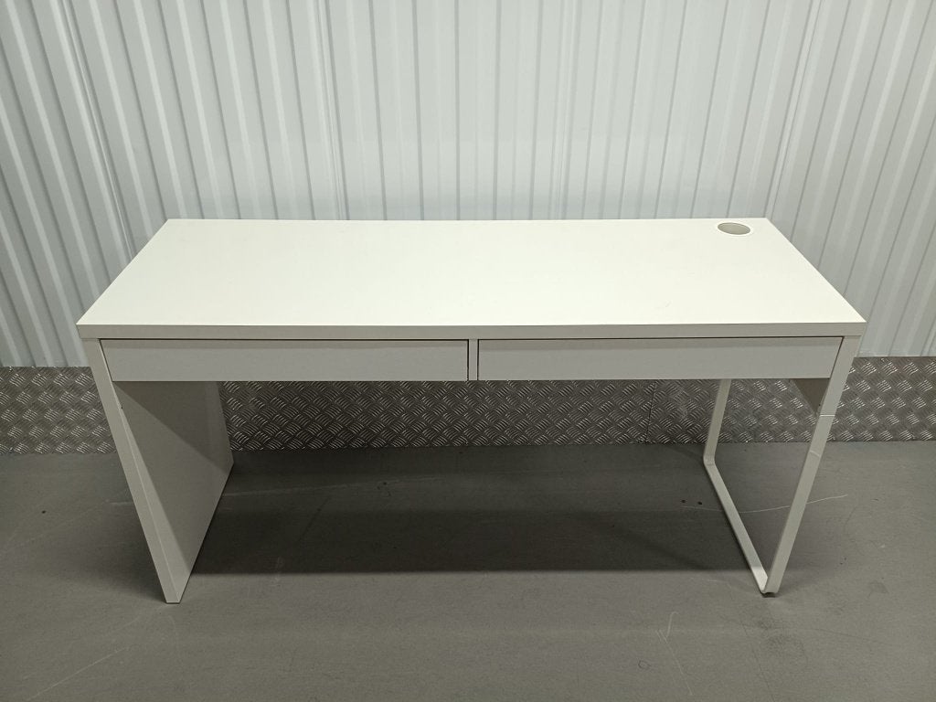 IKEA MICKE bureau wit – 142 x 50 cm – 2 stuks beschikbaar, Ophalen, Spaanplaat of MDF, Kabelgoot, 50 cm