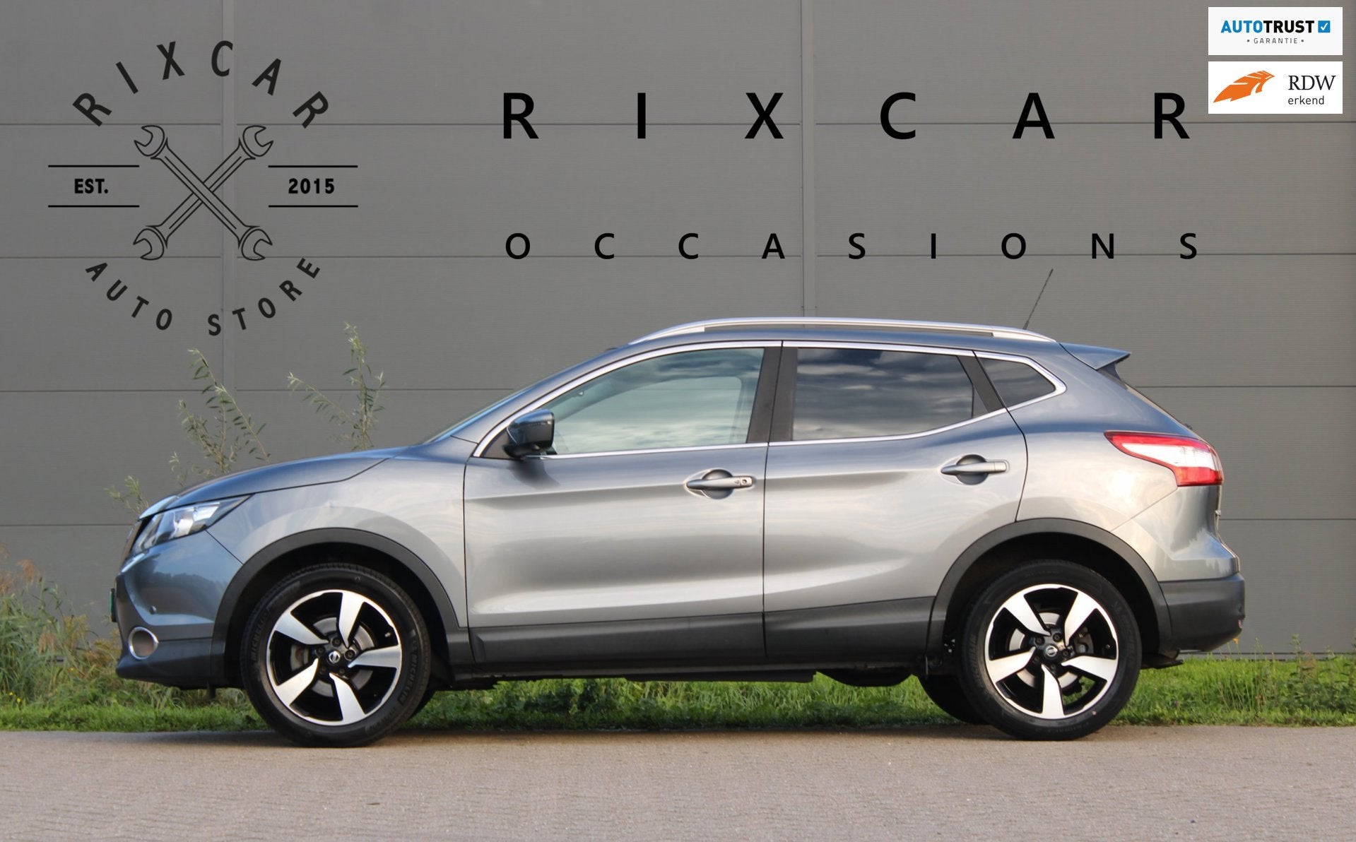 Nissan Qashqai 1.2 ConnectEdition Panodak Navi 360Camera 18I, Voorwielaandrijving, Euro 5, Stof, Zwart