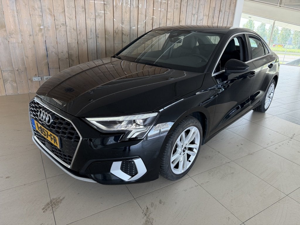 Audi A3 Limousine 30 TFSI Business edition (bj 2021), Auto's, Gebruikt, Origineel Nederlands, Bedrijf, Hybride Elektrisch/Benzine