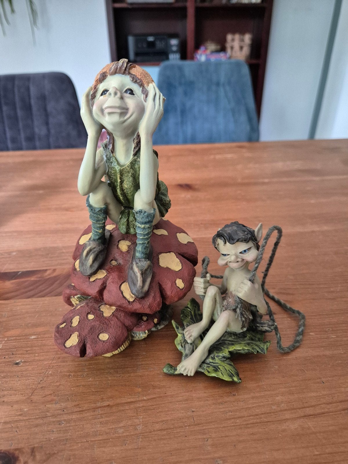 Twee elfenbeeldjes, Verzamelen, Beelden en Beeldjes, Ophalen, Zo goed als nieuw, Dier