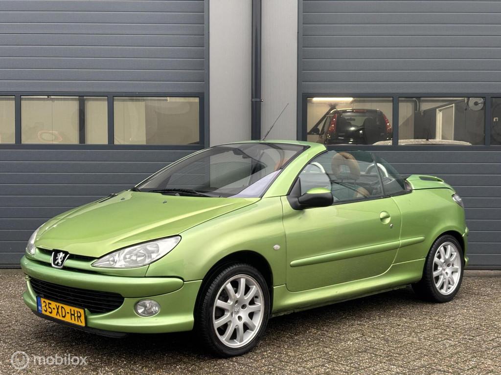 Peugeot 206 CC 2.0-16V Roland Garros Uitvoering, Auto's, Peugeot, 136 pk, 4 cilinders, Cabriolet, 4 stoelen