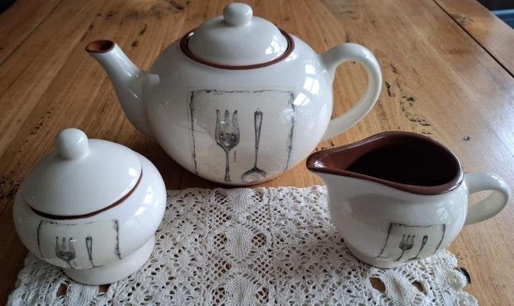 Koffiepot + roomstel met oud bestek erop, Appletree, Huis en Inrichting, Keuken | Servies, Gebruikt, -, -, Overige typen