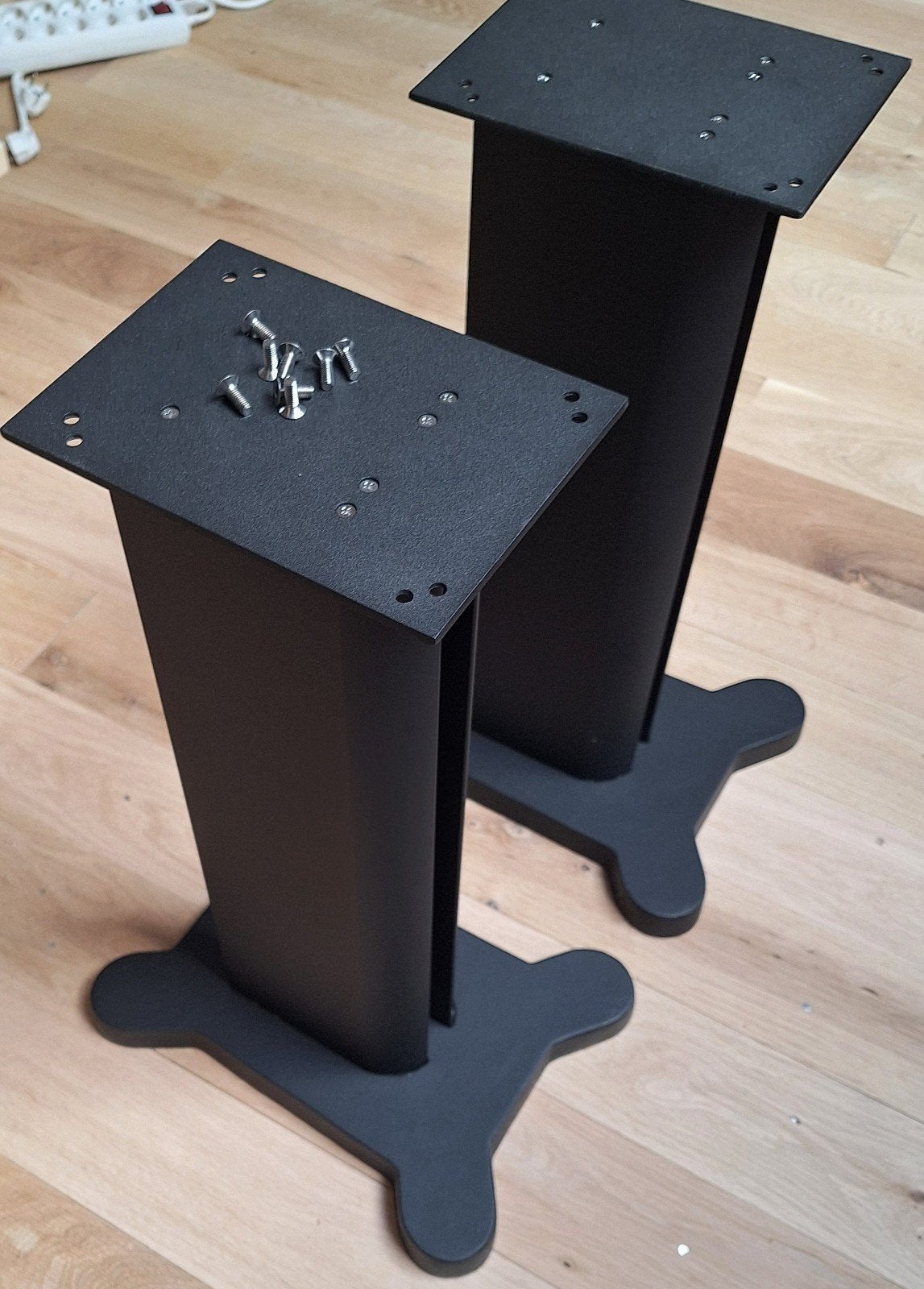 Speaker standaarden - Zwart (2 stuks), Audio, Tv en Foto, Luidsprekers, Ophalen of Verzenden, Zo goed als nieuw, 60 tot 120 watt