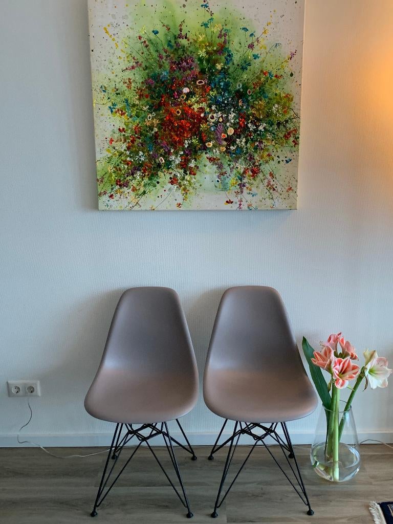 1x Vitra DSR (Mauve Grey, zwart eiffel, nwe hoogte), Zwart, Ophalen of Verzenden, Zo goed als nieuw, Eén