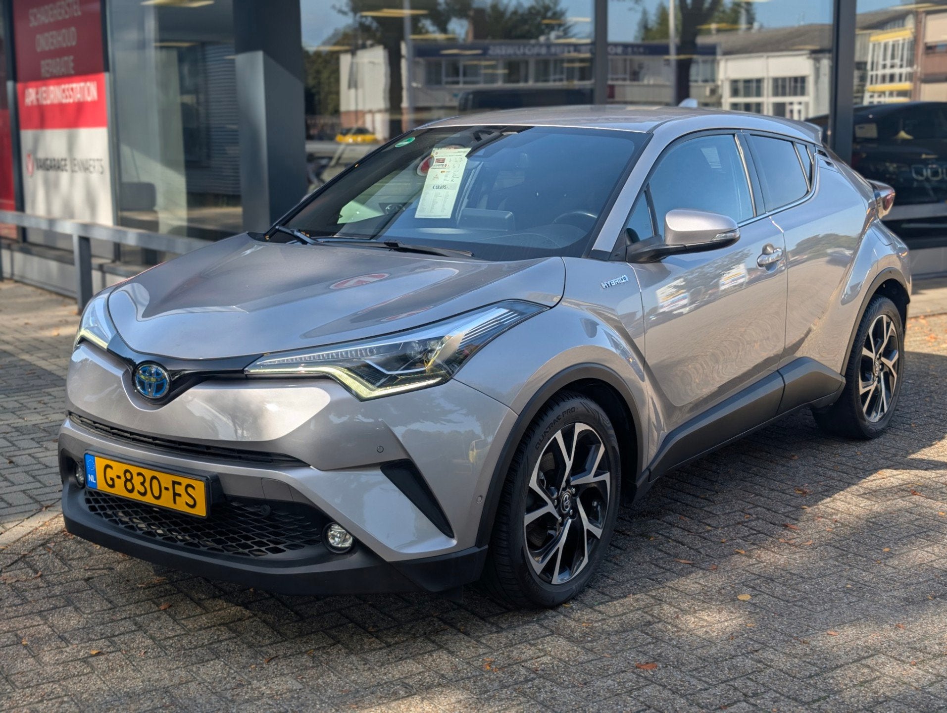Toyota C-HR Toyota C-HR 1.8 Hybrid Bi-Tone, Rijklaarprijs /, Auto's, 12 maanden, Stof, Euro 6, 4 cilinders