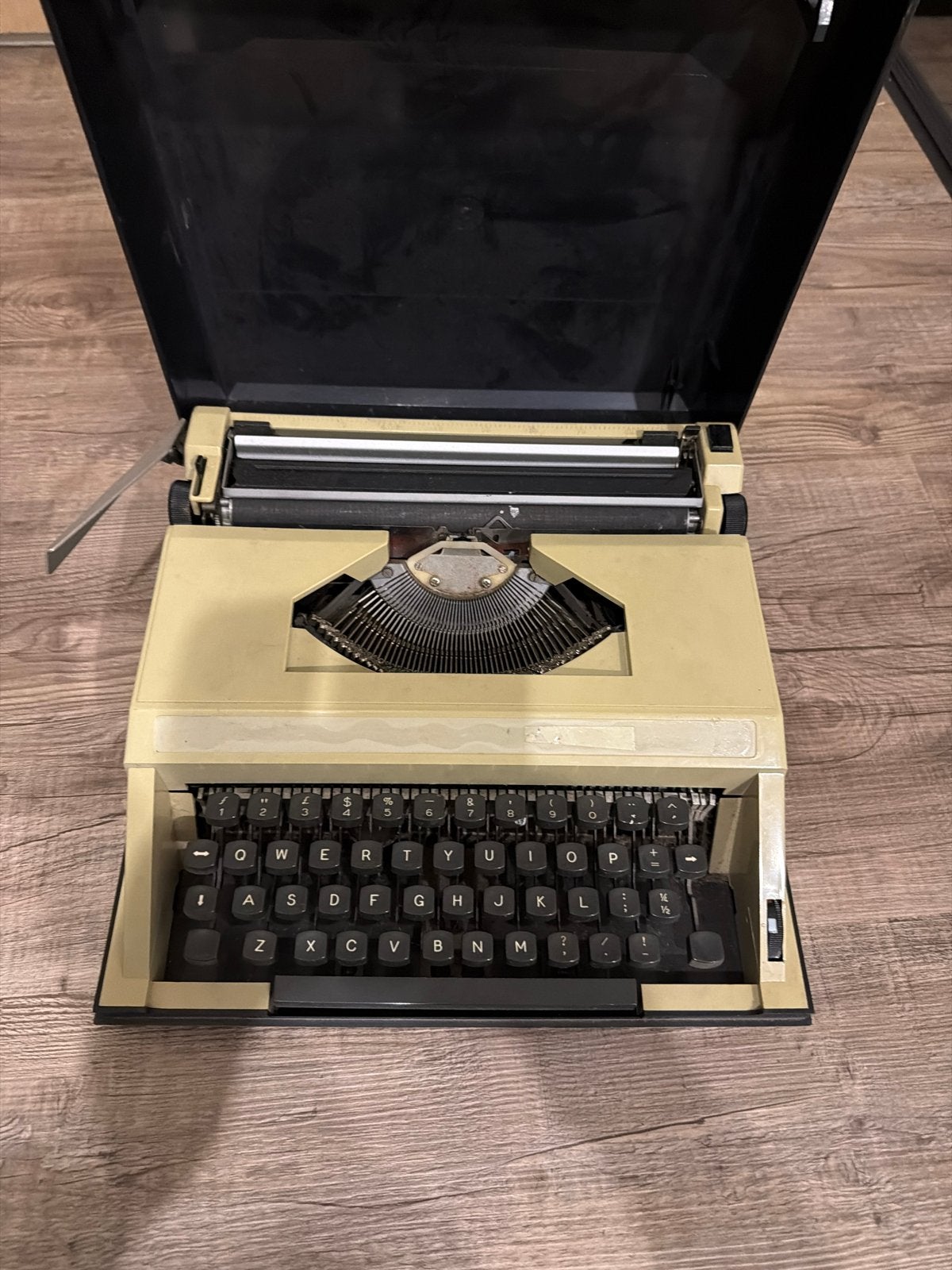Oude typemachine, Ophalen