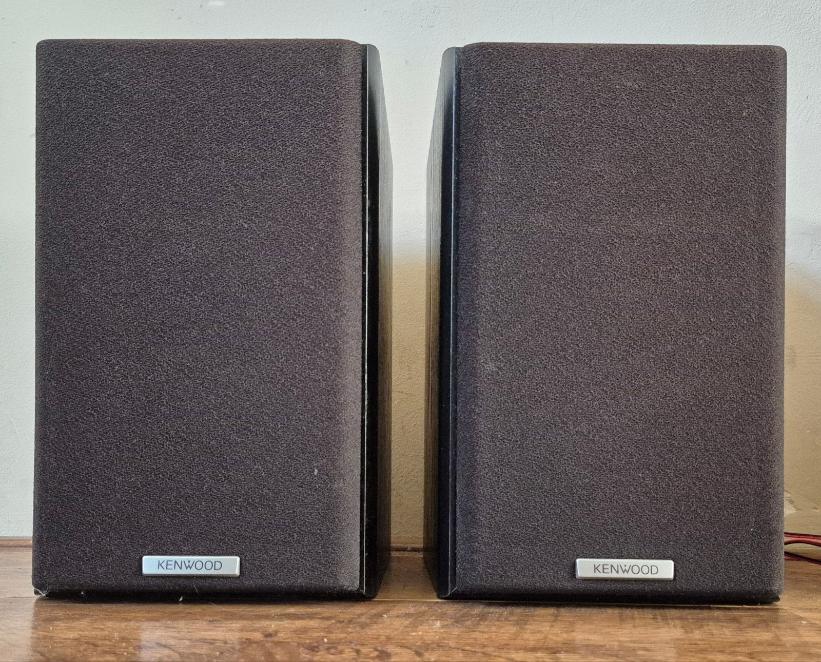 2 Kenwood luidsprekers, Stereo speakers, Inclusief kabels, Zo goed als nieuw, 60 tot 120 watt