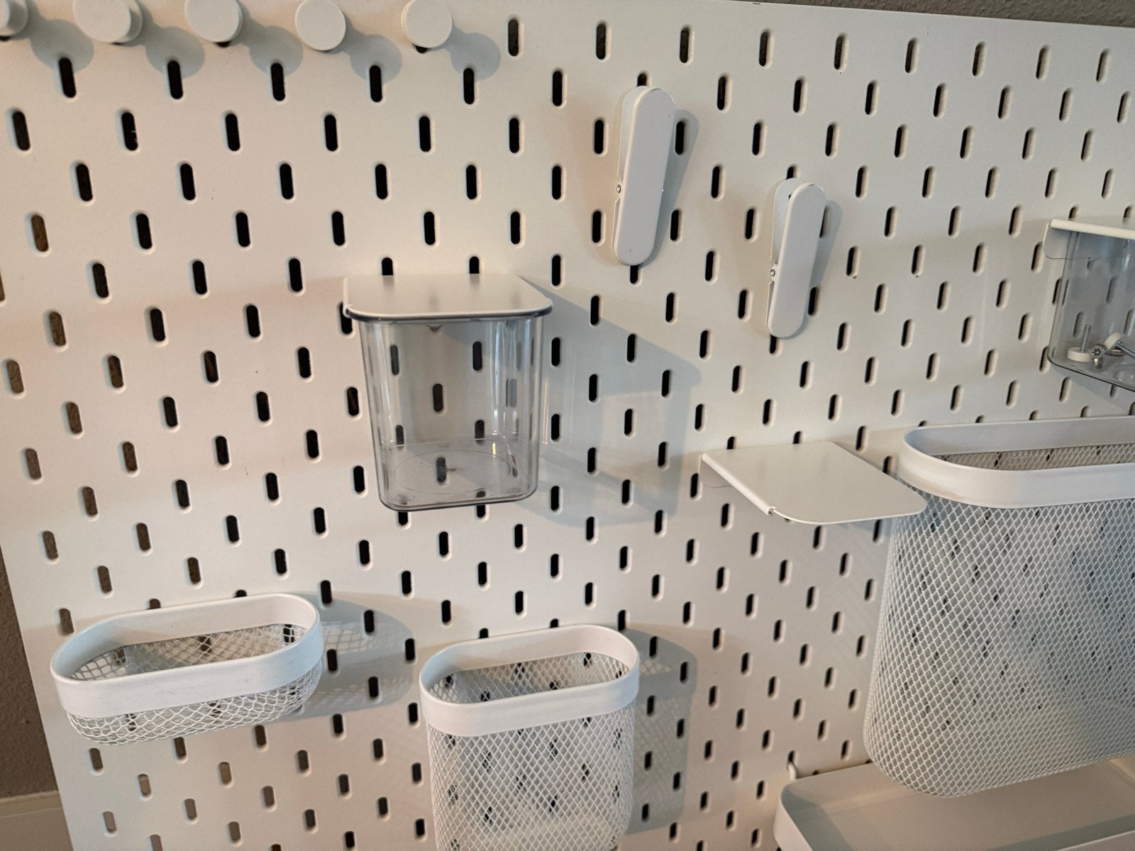 IKEA Skadis Pegboard met accessoires, Huis en Inrichting, Ophalen, Zo goed als nieuw, Wit, Metaal