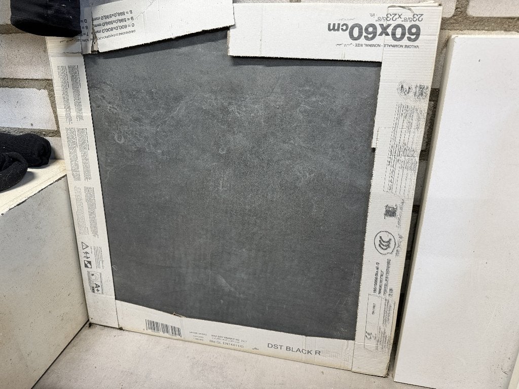 Gezocht; Provenza Dust Black 60x60 tegel – type E2KQ, 40 tot 60 cm, Nieuw, Ophalen of Verzenden, 10 m² of meer