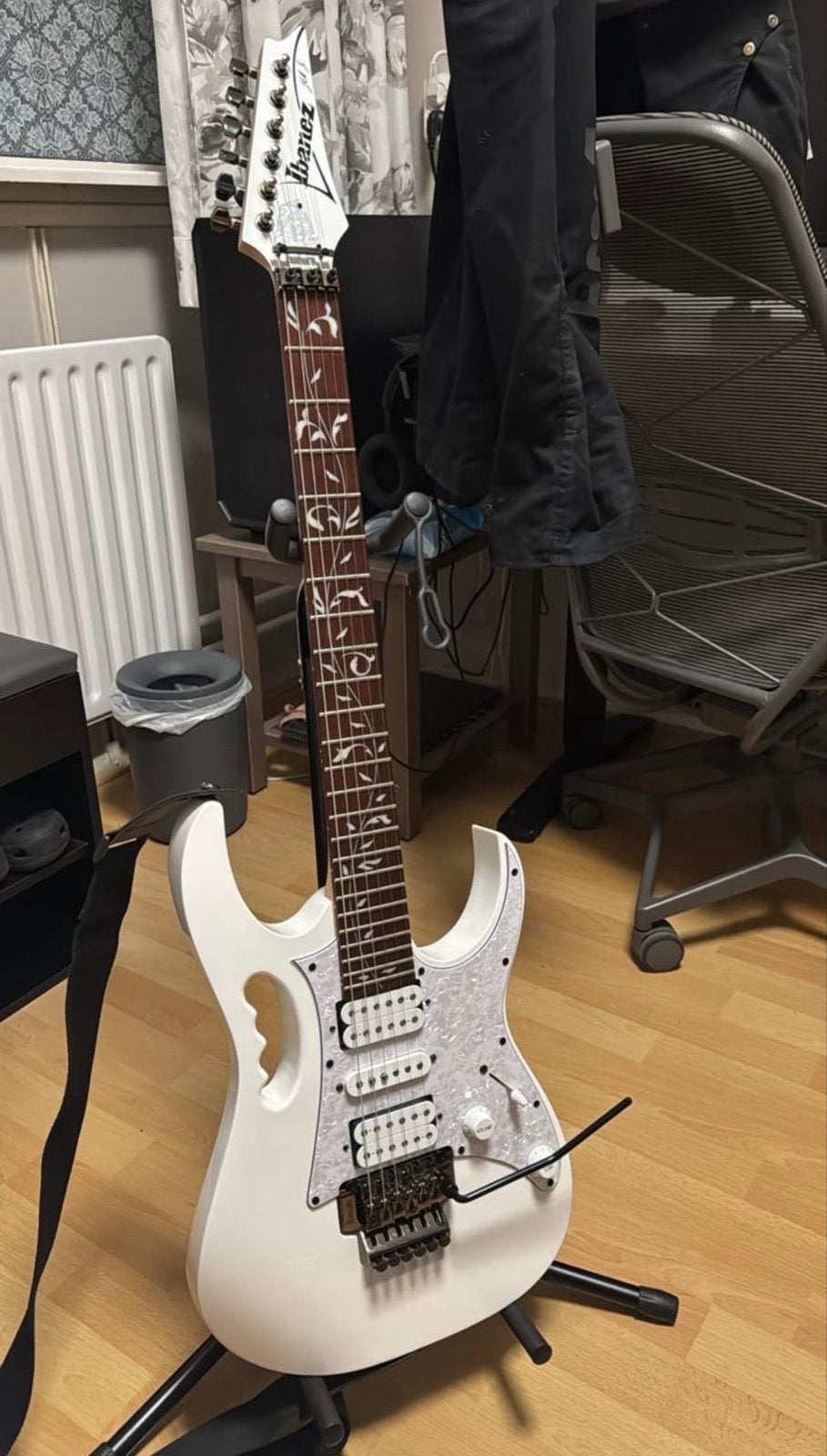 Ibanez JEMJRSP-WH Steve Vai Signature gitaar met VOX verster, Ophalen, Ibanez, Met versterker, Zo goed als nieuw