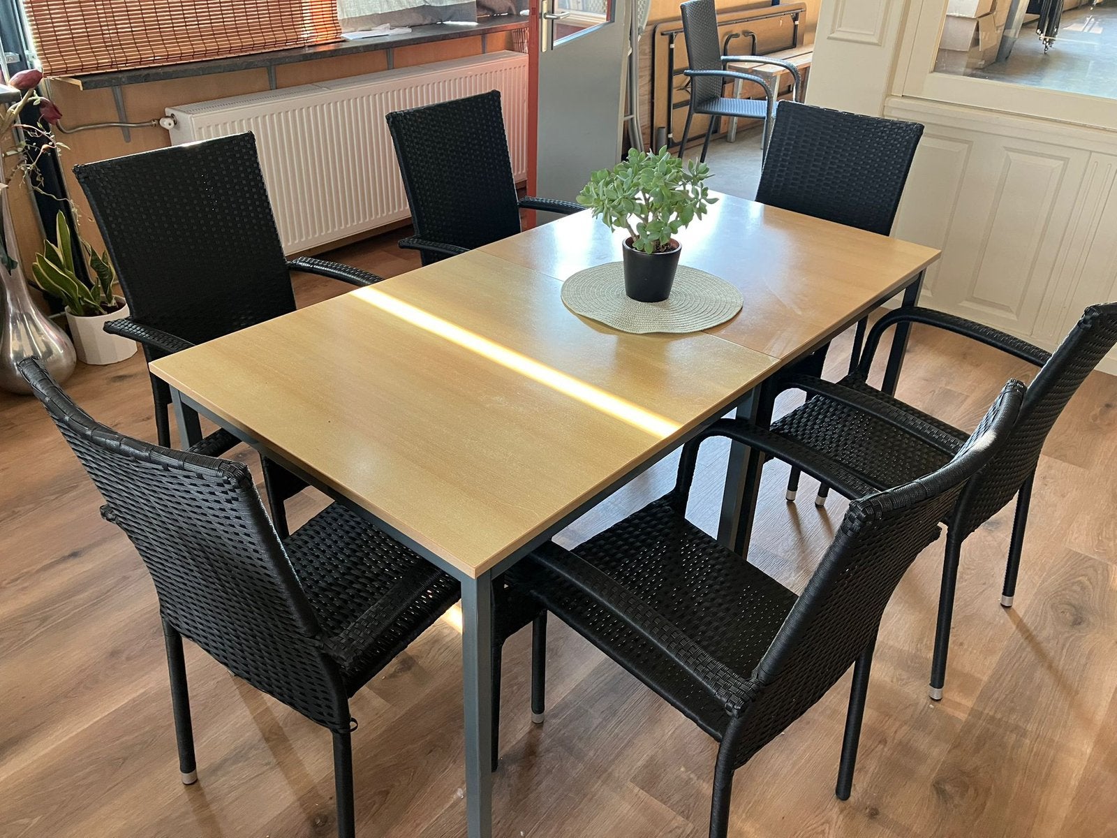 52 Stoelen en 12 tafels, Huis en Inrichting, Tafels | Eettafels, Ophalen, Kunststof, Gebruikt, 50 tot 100 cm