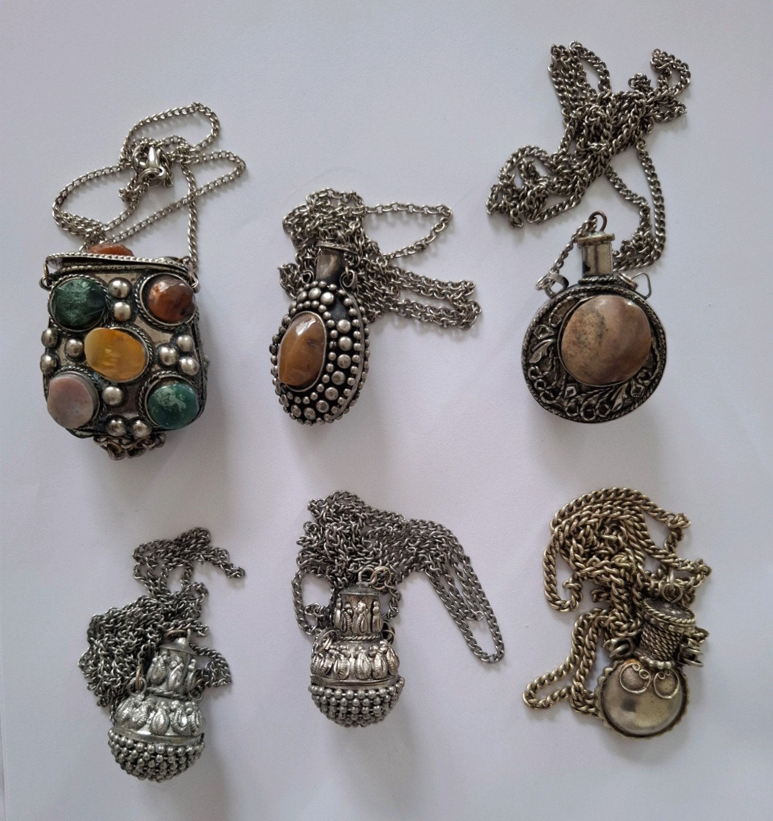 Partij van 6 stuks Vintage Etnische Parfumfles Hangers, Ophalen of Verzenden, Zilver, Met edelsteen