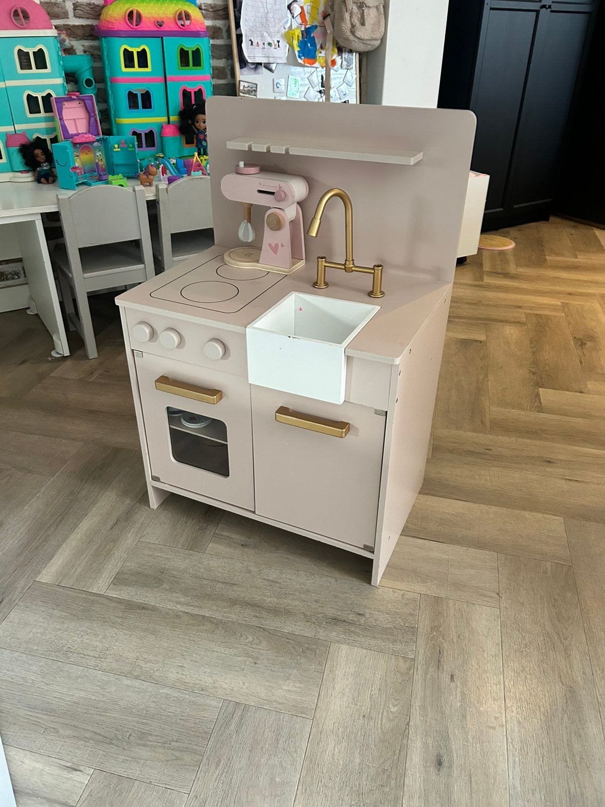 Petite Amélie houten speelkeuken – roze/goud, Kinderen en Baby's, Speelgoed | Speelkeukens, Ophalen, Zo goed als nieuw
