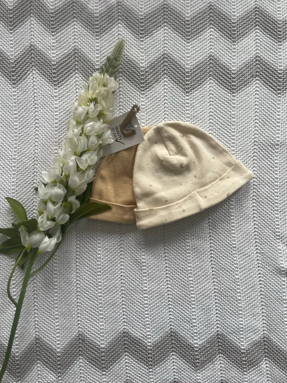 NIEUW, set van 2 basic unisex babymutsjes. 38-43 cm, Kinderen en Baby's, Babykleding | Mutsen, Sjaals en Wanten, Maat 50, Jongetje of Meisje