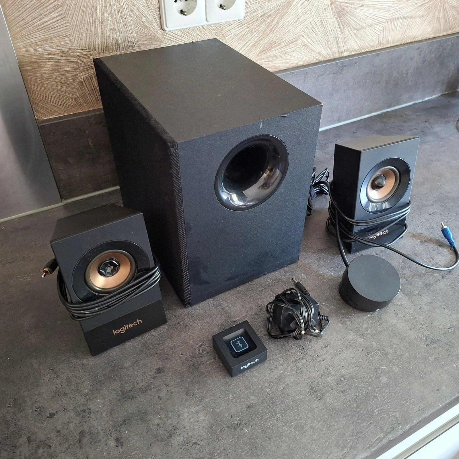 Logitech Z533 2.1 Speakerset Zwart met Bluetooth Adapter, Ophalen of Verzenden, Overige merken