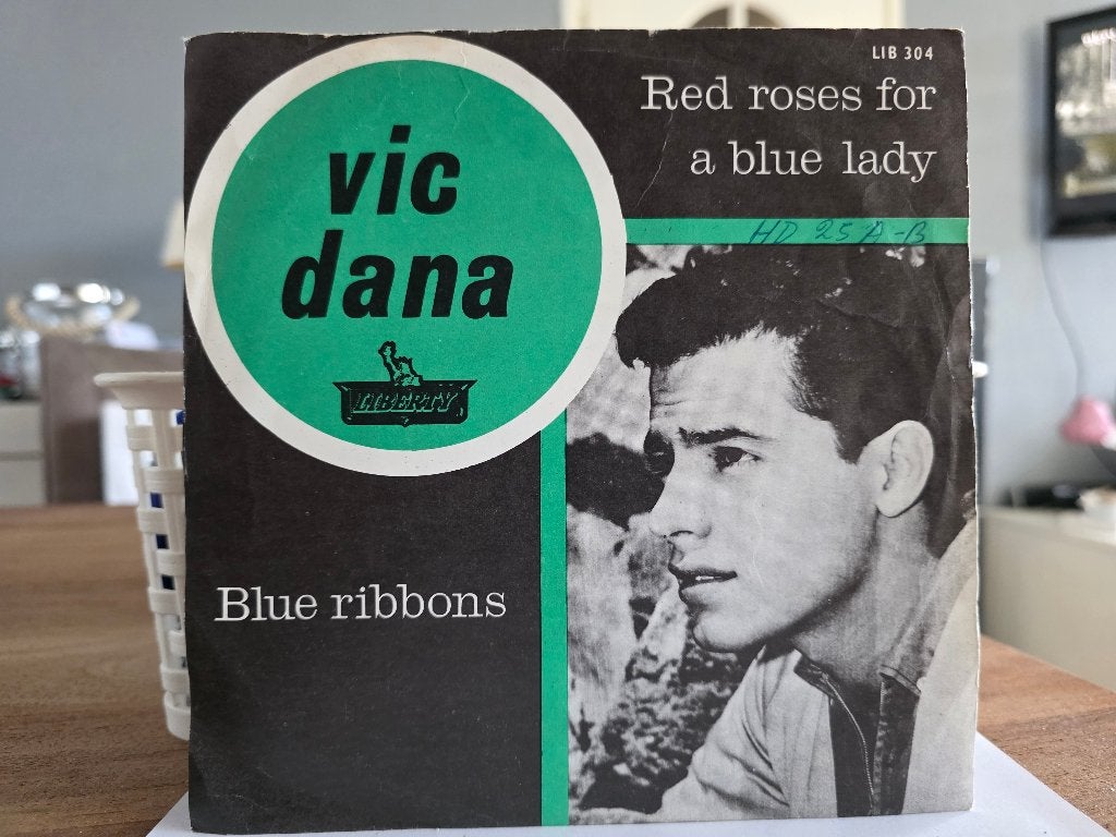 7" Single Vic Dana - Red Roses For A Blue Lady / Blue Ribbon, Gebruikt, 7 inch, Ophalen of Verzenden, Pop