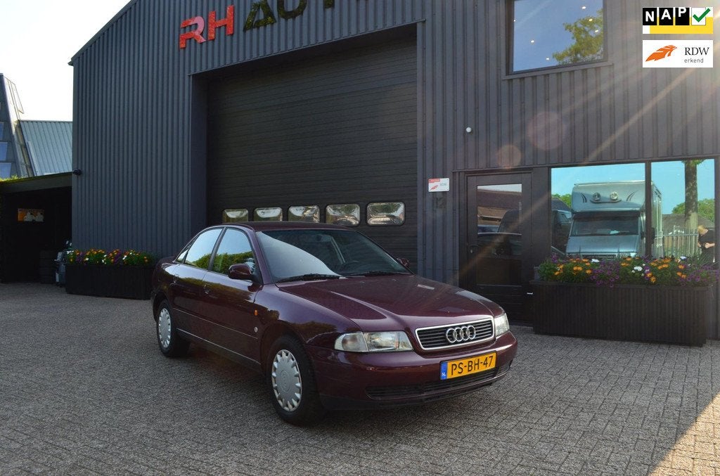 Audi A4 Limousine 1.6/NIEUWE APK/CLIMA/ELEK PAKKET, Auto's, Audi, 1160 kg, 101 pk, Gebruikt, 4 cilinders