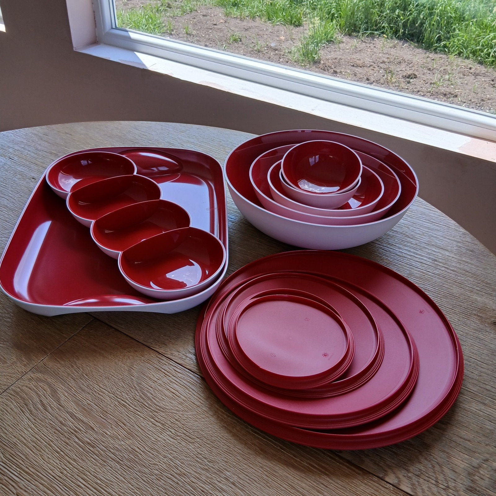 Tupperware schalen en serveerset - Rood/Wit, Huis en Inrichting, Keuken | Tupperware, Ophalen of Verzenden, Zo goed als nieuw