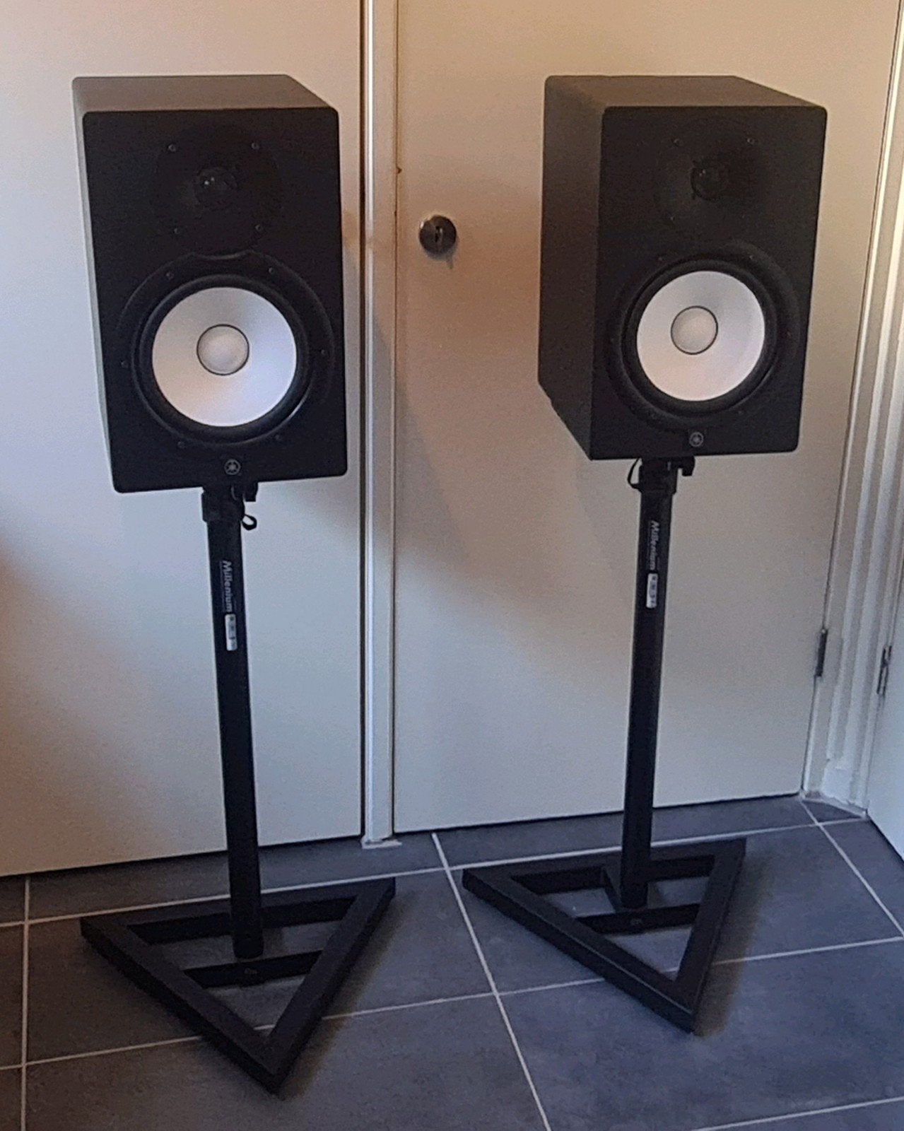Yamaha HS8 actieve studiomonitoren (set van 2) + Millennium-, Audio, Tv en Foto, Ophalen, Studiomonitor, Inclusief standaarden