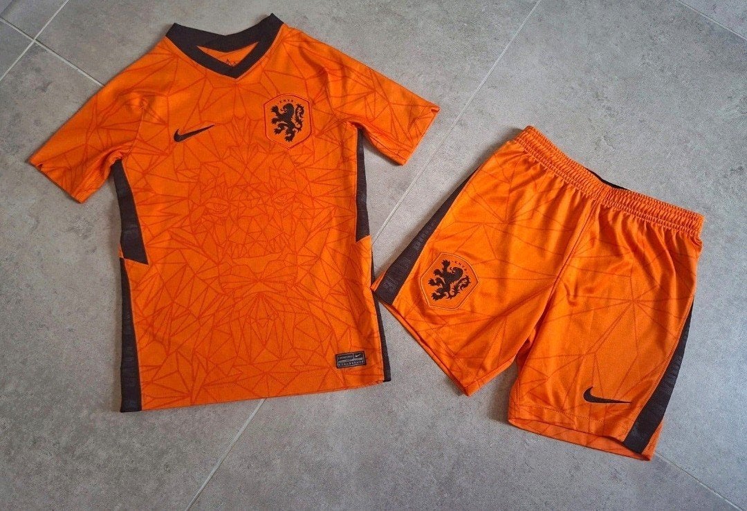 Nike DRI-FIT voetbaltenue ZGAN maat 128 / 134, Jongen of Meisje, Sport- of Zwemkleding, Ophalen of Verzenden, Zo goed als nieuw