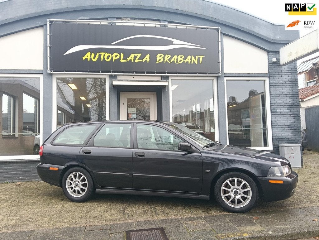 Volvo V40 1.8 Europa Elegance/ CRUISE/ AIRCO/ TREKHAAK/ USB/, Auto's, Volvo, Voorwielaandrijving, Gebruikt, Beige, 4 cilinders