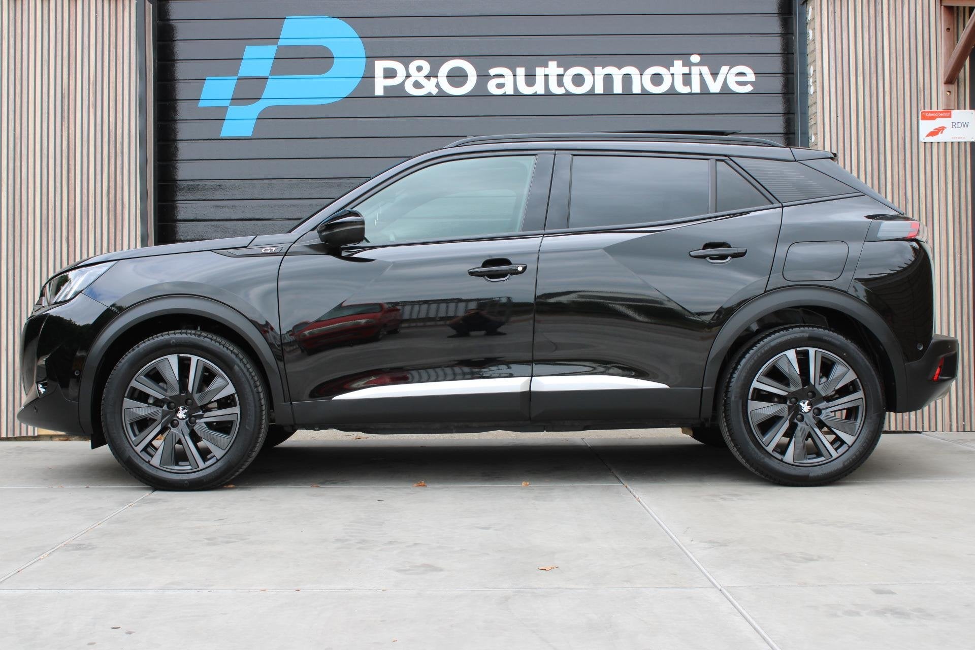 Peugeot 2008 1.2 PureTech GT PANO | MASSAGE | LEDER | STOELV, Gebruikt, 1199 cc, Met garantie (alle), Zwart