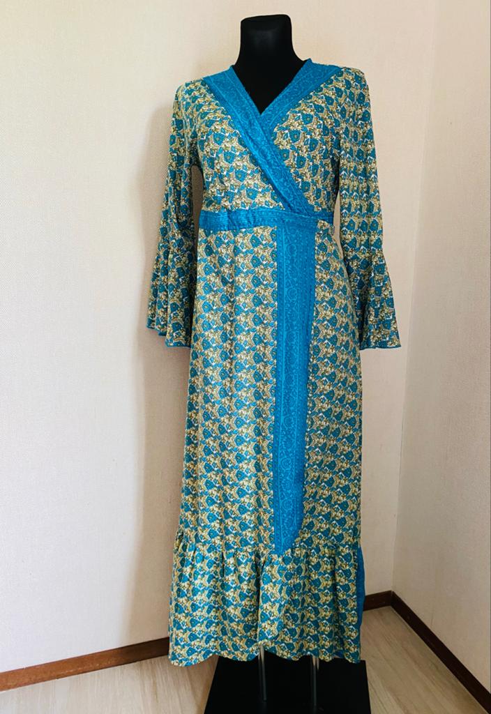 Prachtige vintage wikkel jurk in 100% zijde, handgemaakt, Kleding | Dames, Jurken, Ophalen of Verzenden, Zo goed als nieuw, Blauw