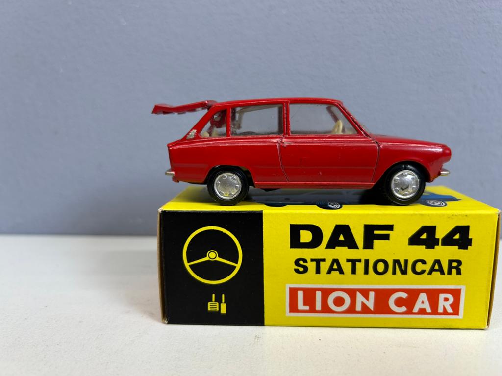 Lion toys car Daf 44 Stationwagen 1e scharnier systeem NMIB, Hobby en Vrije tijd, Modelauto's | 1:50, Ophalen of Verzenden, Zo goed als nieuw