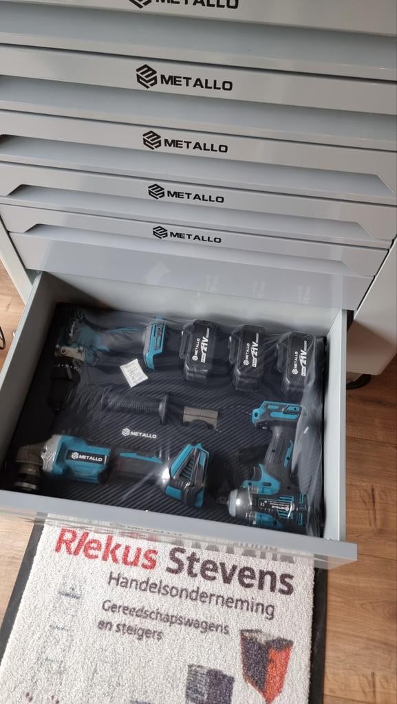 Metallo gereedschapwagen 10 laden gevuld 2 elektrische, Ophalen, Nieuw