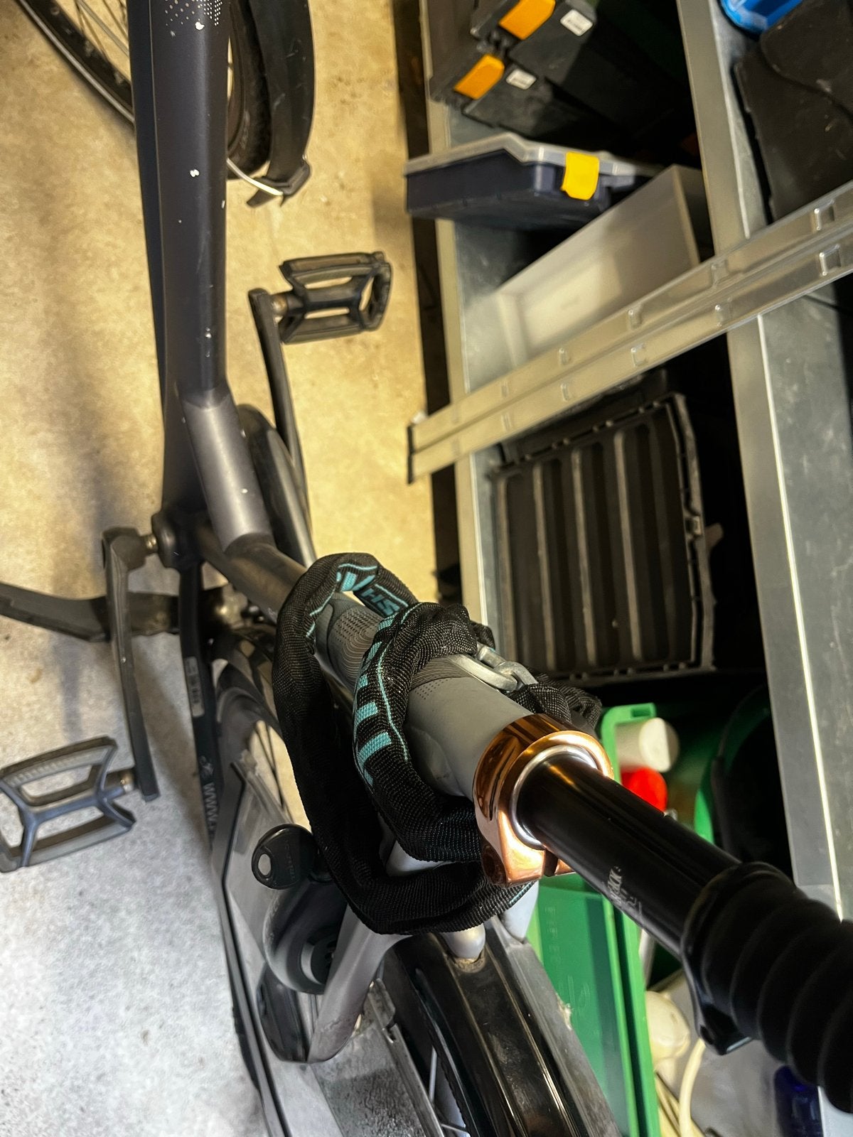 Gazelle stadsfiets met mand en slot, Fietsen en Brommers, Fietsen | Dames | Damesfietsen, Velgrem, Versnellingen, Ophalen of Verzenden