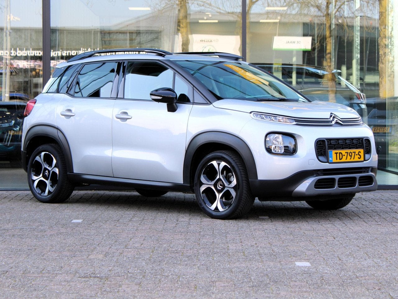 Citroën C3 Aircross 1.2 PureTech S&S Shine Automaat | Navi, Auto's, Start-stop-systeem, 840 kg, Gebruikt, Origineel Nederlands