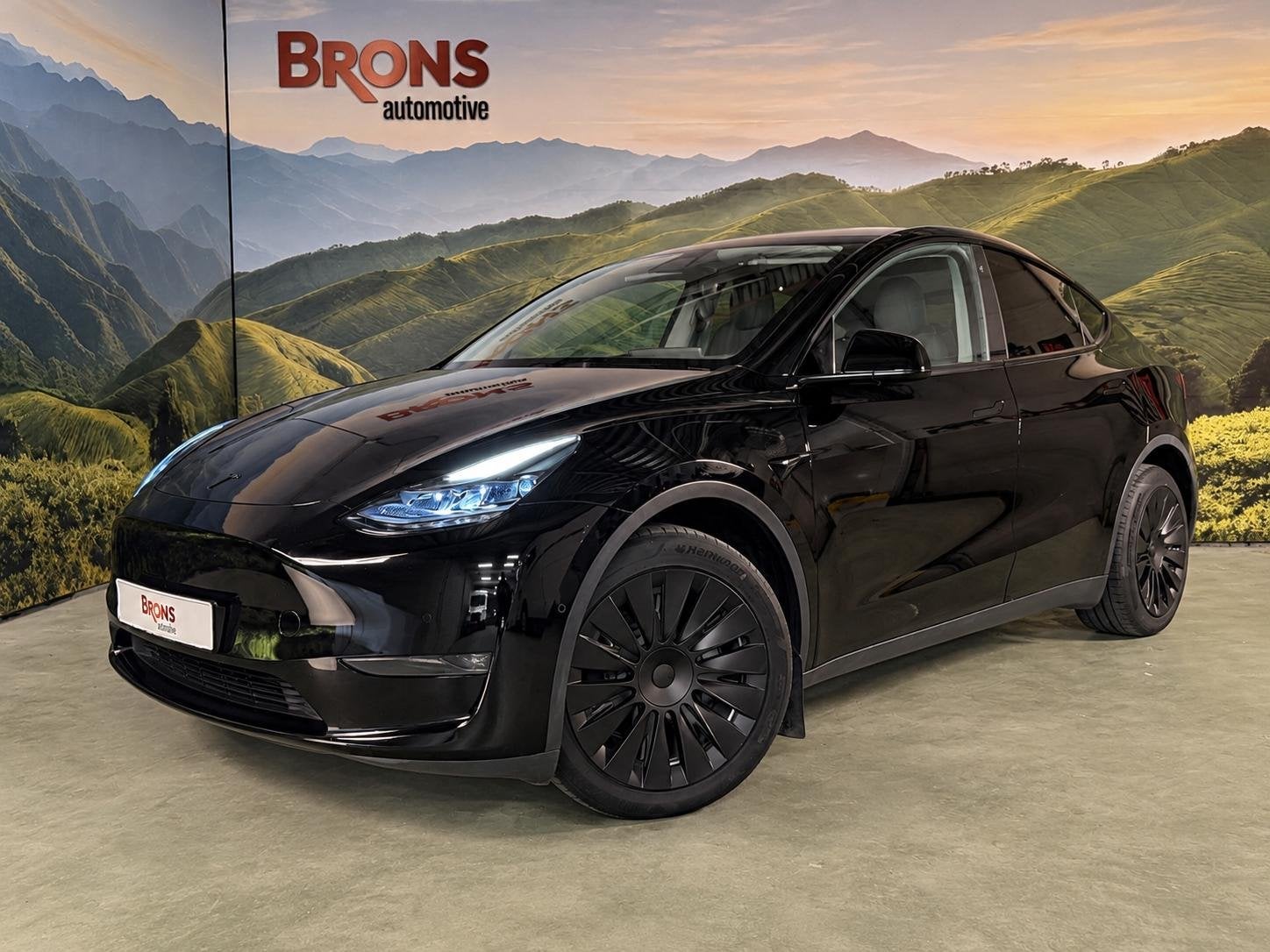 Tesla Model Y Long Range Dual Motor AWD 75 kWh Autopilot l 5, Auto's, Automaat, Stof, Gebruikt, 1885 kg