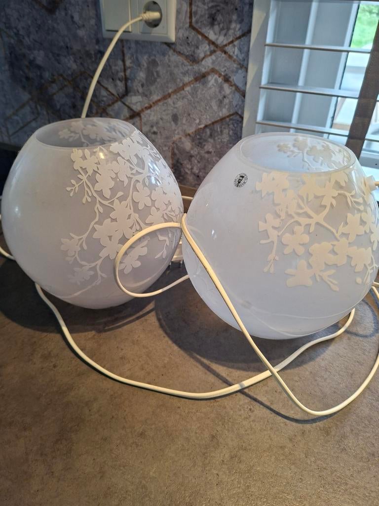 2 keer tafellamp bol Ikea Knubbig, Huis en Inrichting, Lampen | Tafellampen, Ophalen, Zo goed als nieuw, Minder dan 50 cm