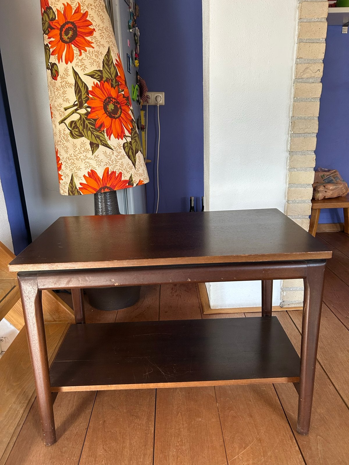 Vintage Bijzettafel met Opbergplank - Donkerbruin Hout, Antiek en Kunst, Antiek | Meubels | Tafels, Ophalen