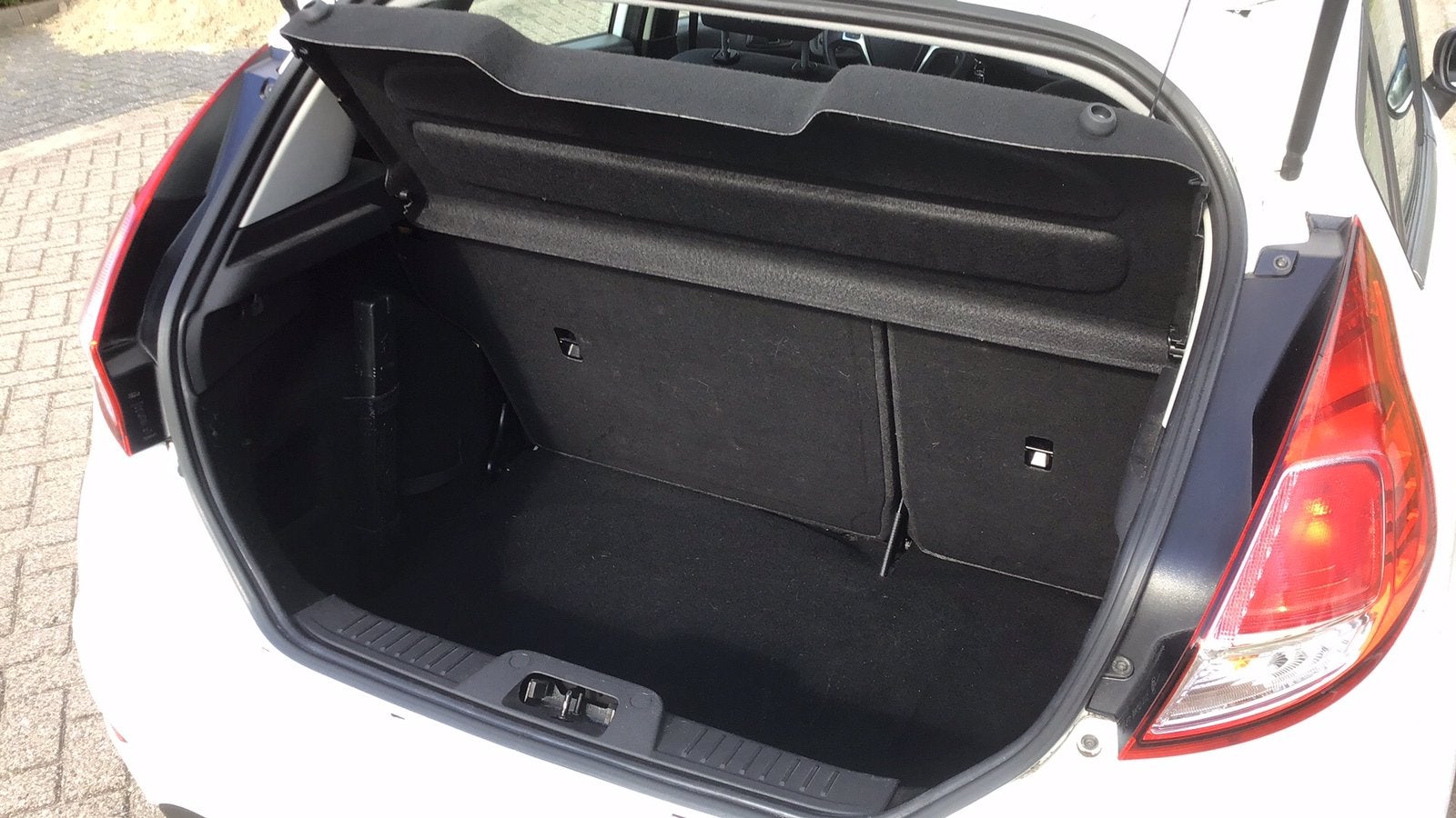Foto 10 van Ford Fiësta1.25 82pk 5d 2015,grote beurt gehad +distributie