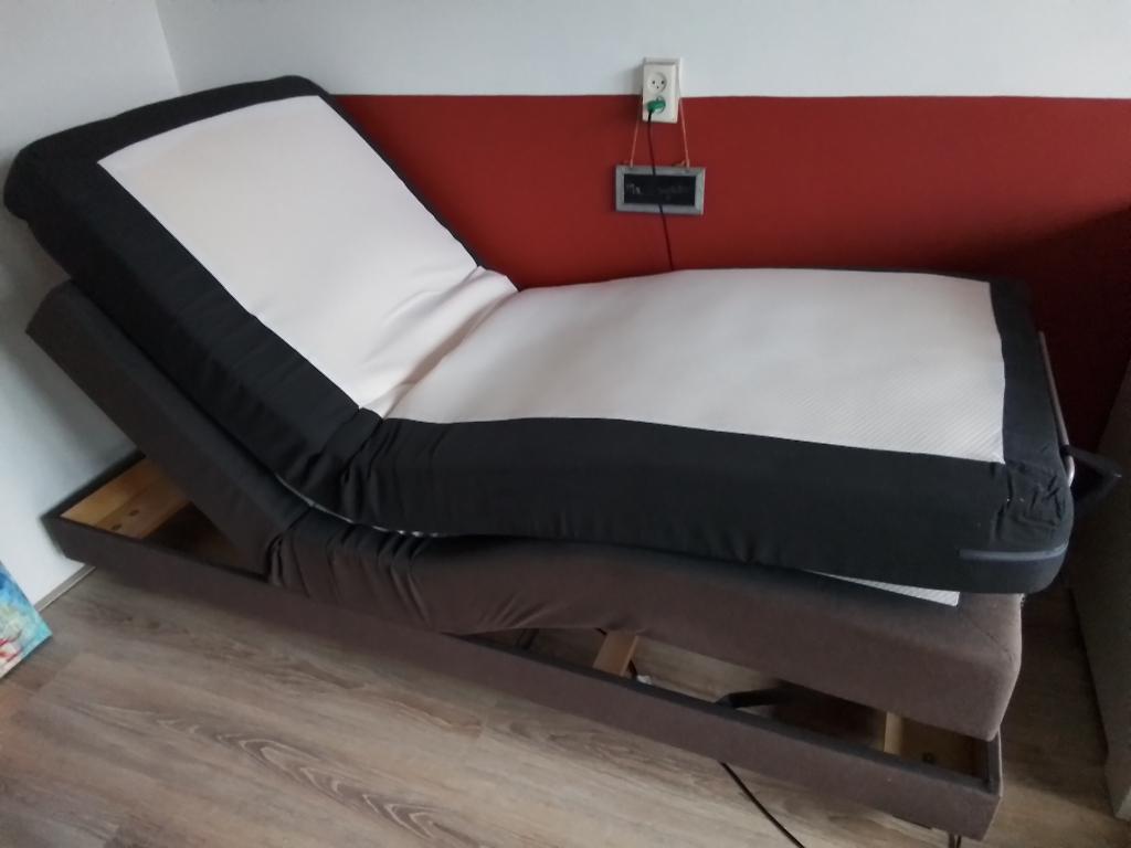 Verstelbaar eenpersoonsbed, Huis en Inrichting, Ophalen, Eenpersoons, 80 cm, 200 cm