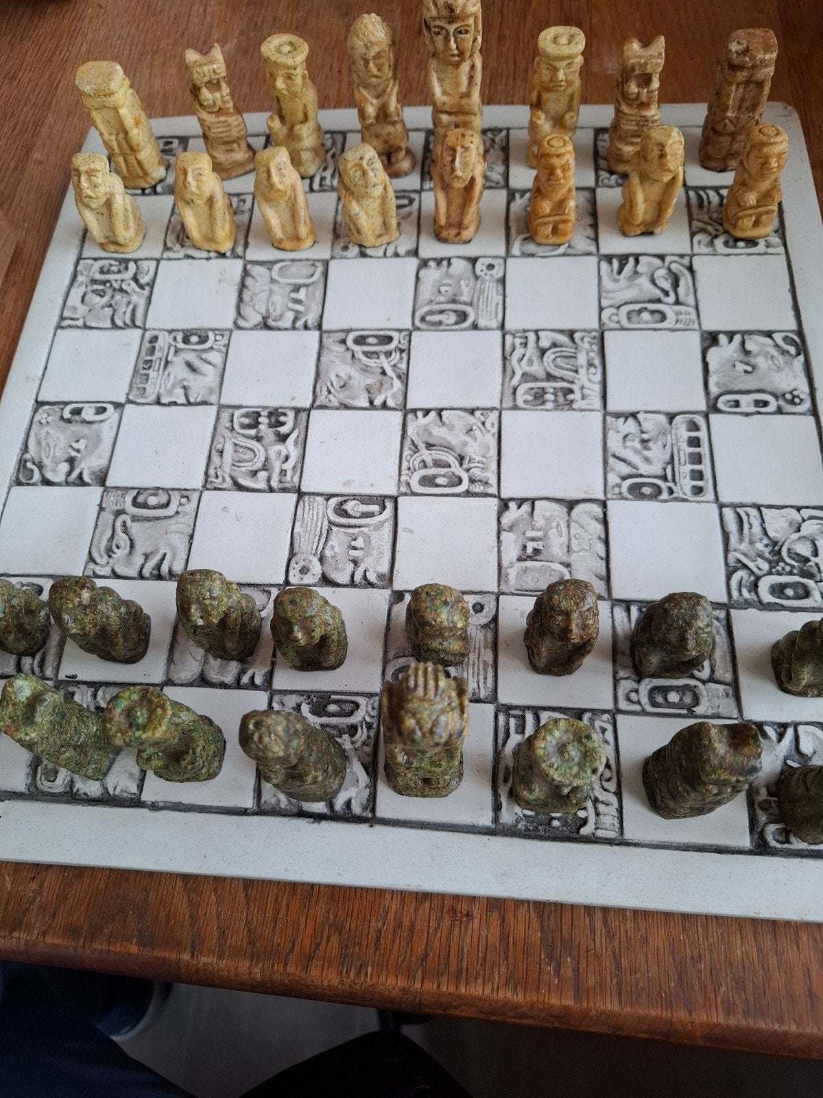 Uniek schaakspel met Azteekse/Maya-figuren, Ophalen