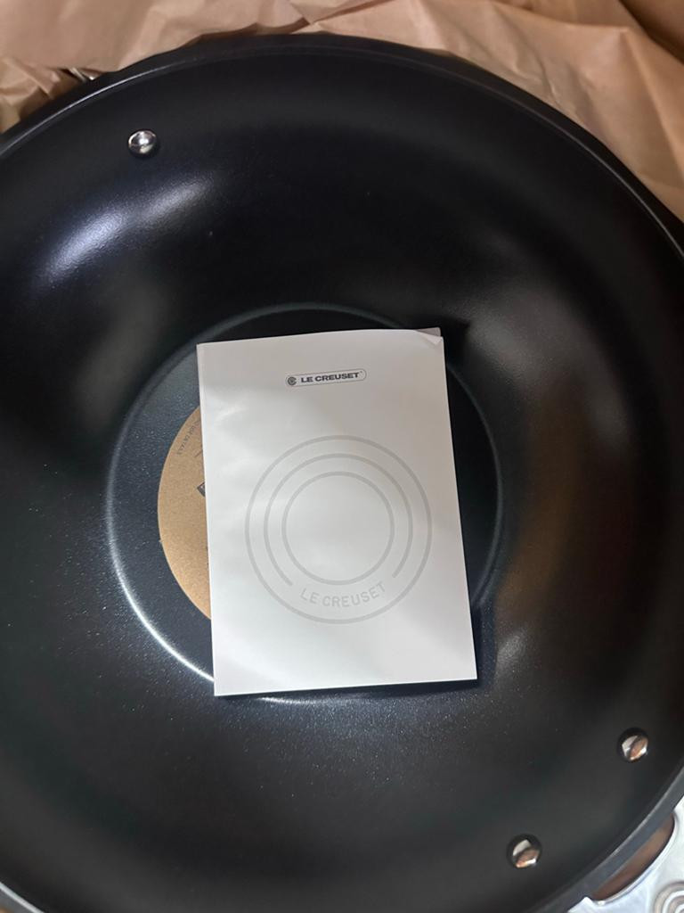 Le Creuset Essential Non-Stick Ceramic Wokpan 30 cm Nieuw, Inductieplaat, ., Ophalen of Verzenden, .