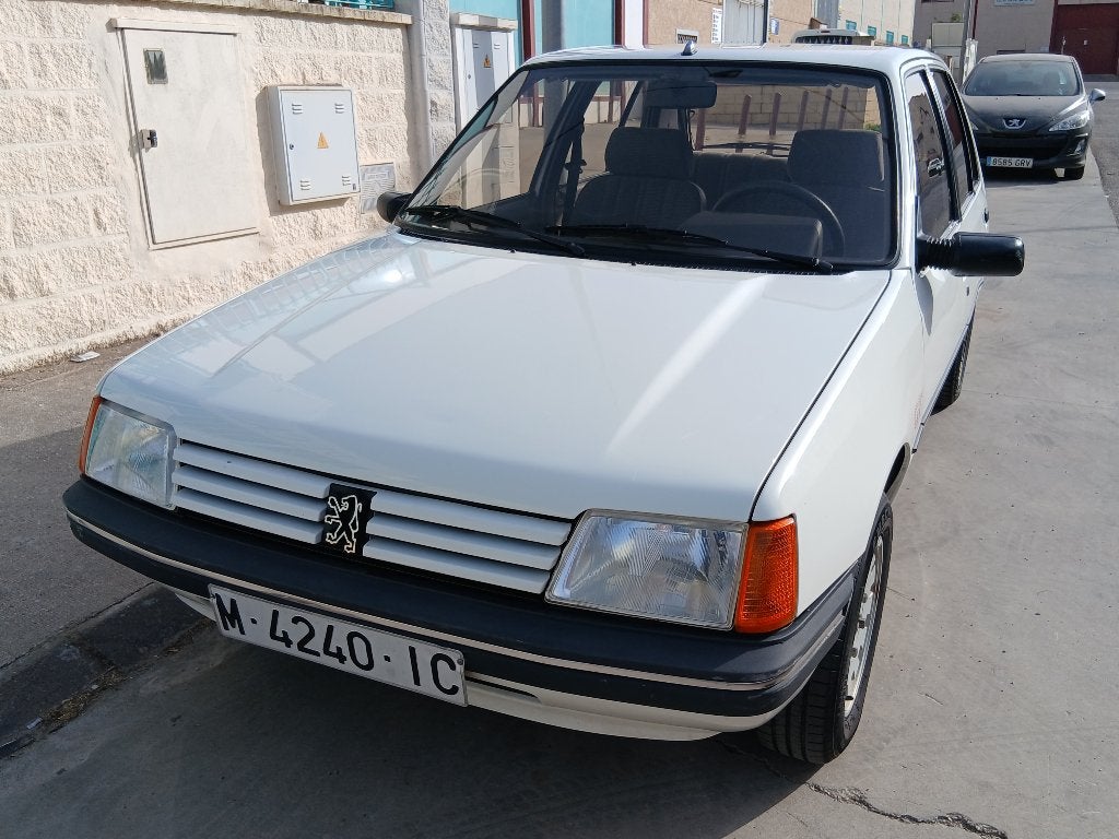 Peugeot 205