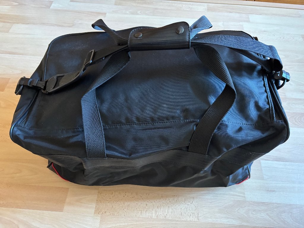 Delsey reistas in nieuwstaat, Ophalen, 30 cm of meer, Zwart, Minder dan 35 cm